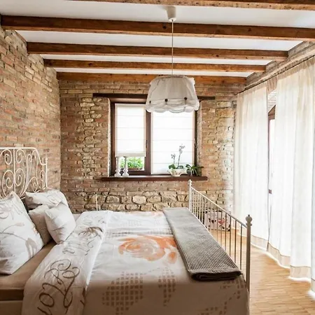Auf Zwei Etagen, Mit Garten Und Ueberdachtem Grillplatz Tatil Evi Galata