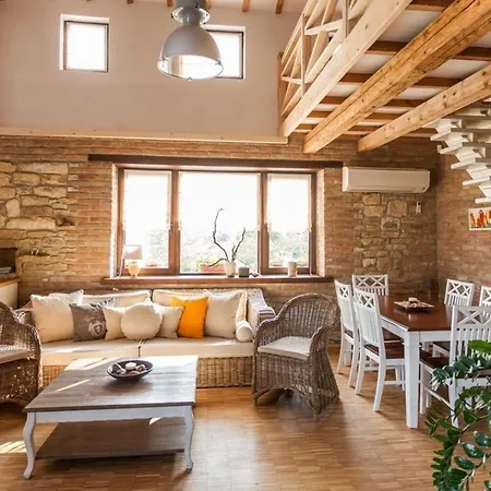 Auf Zwei Etagen, Mit Garten Und Ueberdachtem Grillplatz Tatil Evi *